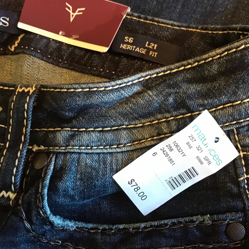 SOLD Vigoss Blue Jean Capri Shorts Embellished - Picture 12 of 12